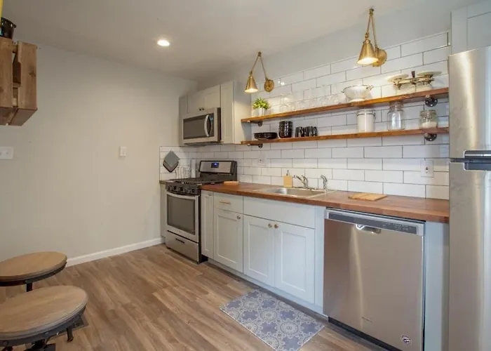 Beautiful One Bedroom Oasis Pittsburgh
