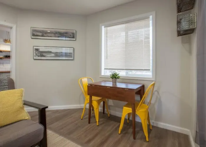 Apartment Beautiful One Bedroom Oasis *
