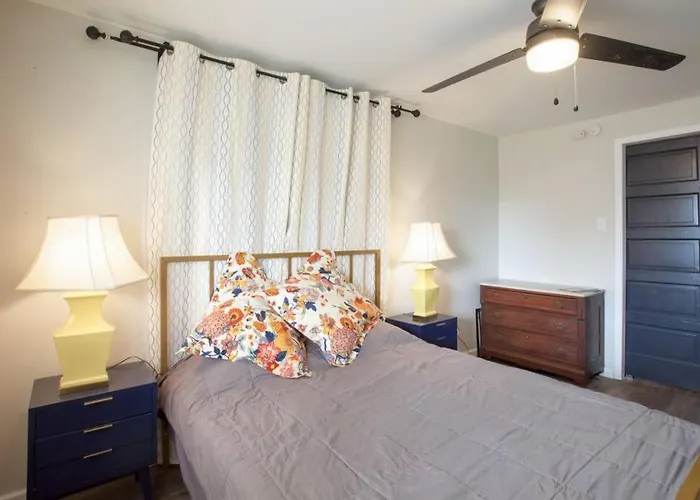 Apartment Beautiful One Bedroom Oasis