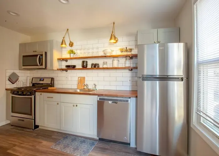 Beautiful One Bedroom Oasis Pittsburgh