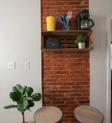 Beautiful One Bedroom Oasis Apartment